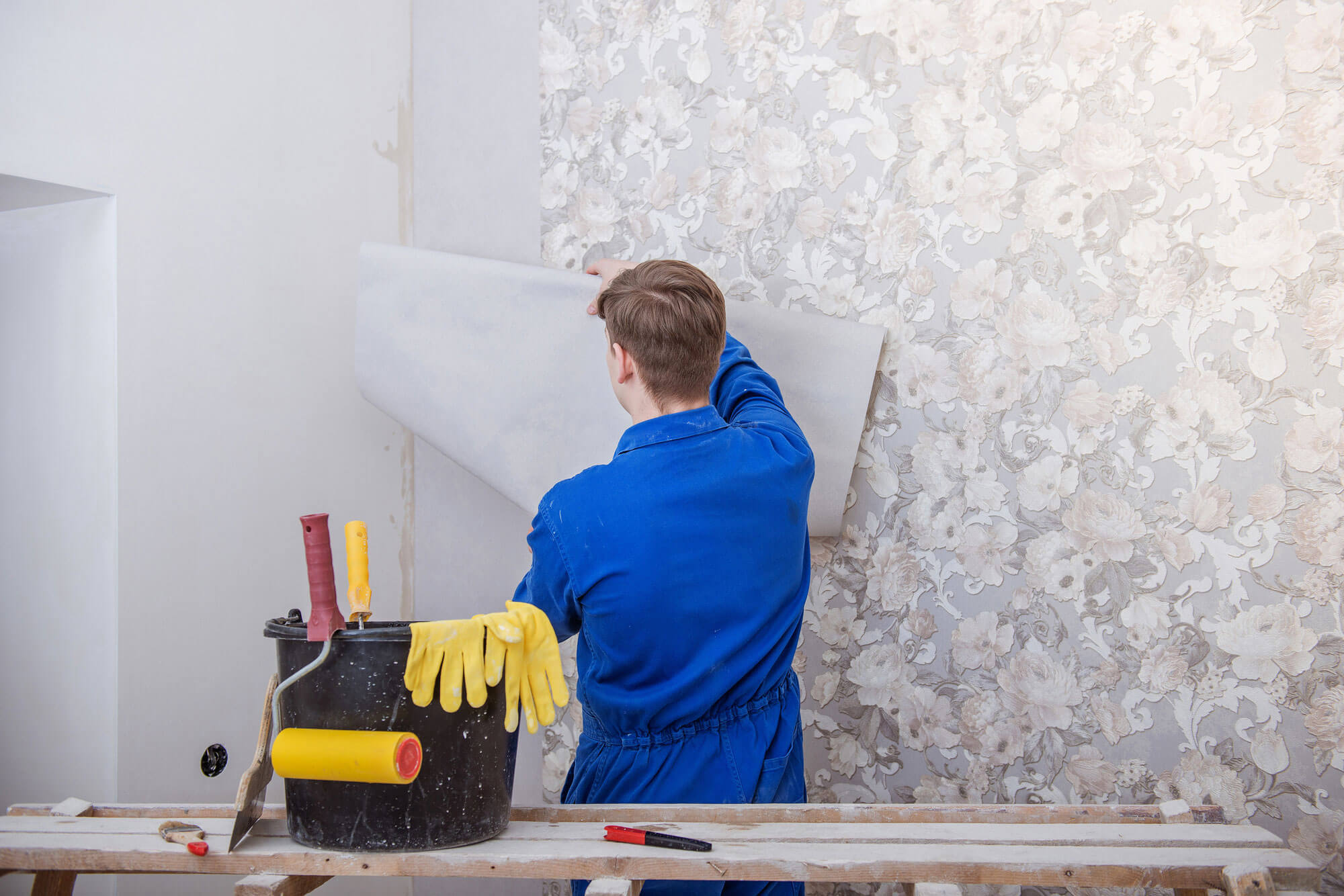 Wallpaper installation in progress